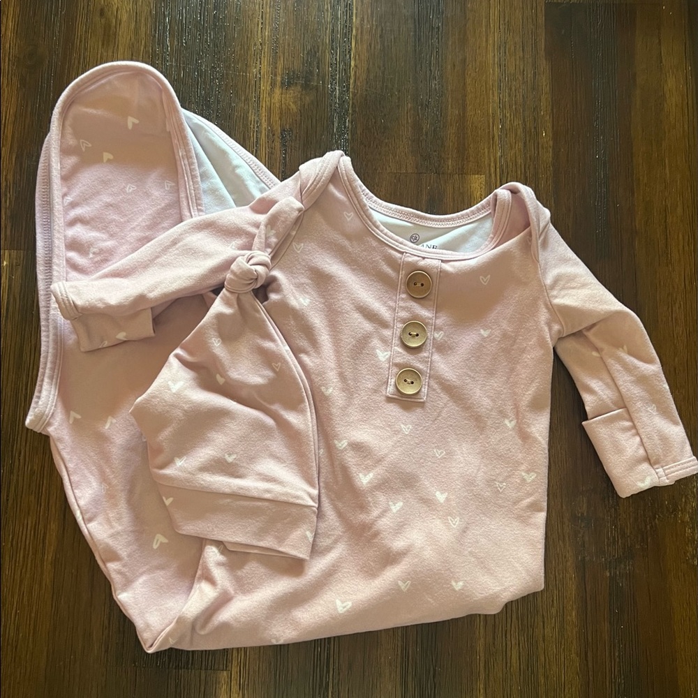 Caden Lane NB sleep gown and hat set